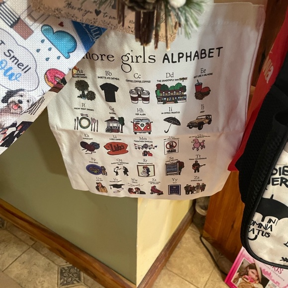 Gilmore Girl Engraved Silver Heart Bookmarks & Jewerly Box & 7 GG charm bracelet - Picture 9 of 16